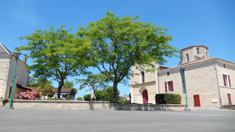 The village square at Couture-d'Argenson