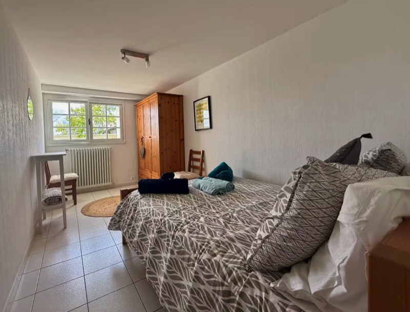 Garden Gîte main bedroom with garden views