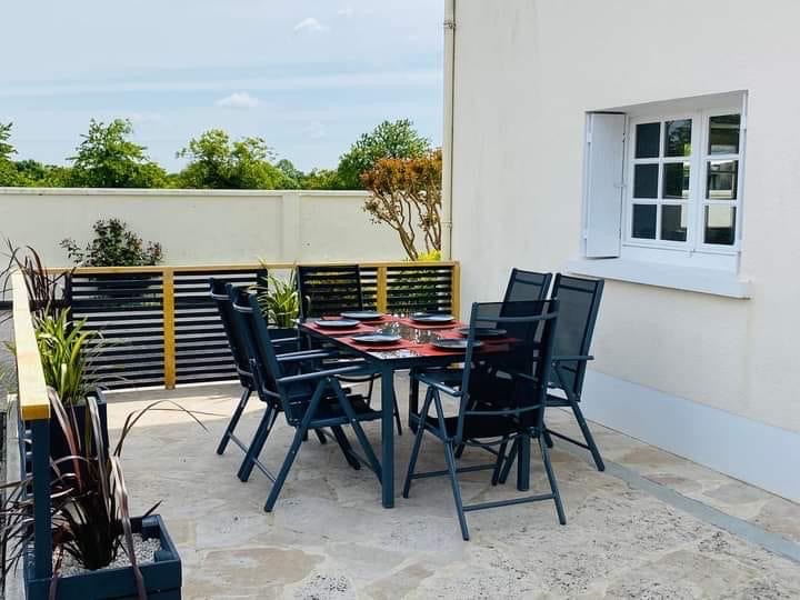 Private Garden Gîte terrace set for al fresco dining