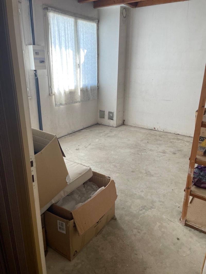One of the additional rooms inside the outbuilding